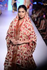 Model walks the ramp for Gaurang Show at Lakme Fashion Week 2015 Day 2 on 19th March 2015 (41)_550c04db0acd4.JPG