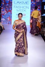 Model walks the ramp for Gaurang Show at Lakme Fashion Week 2015 Day 2 on 19th March 2015 (90)_550c0510200f2.JPG