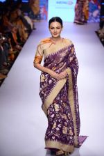 Model walks the ramp for Gaurang Show at Lakme Fashion Week 2015 Day 2 on 19th March 2015 (94)_550c05139d583.JPG