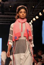 Model walks the ramp for Mayank and Shraddha Nigam Show at Lakme Fashion Week 2015 Day 2 on 19th March 2015 (110)_550c0805653f0.JPG