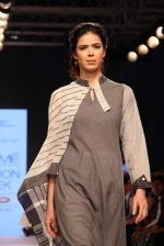 Model walks the ramp for Mayank and Shraddha Nigam Show at Lakme Fashion Week 2015 Day 2 on 19th March 2015 (134)_550c08491db41.JPG