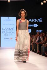 Model walks the ramp for Mayank and Shraddha Nigam Show at Lakme Fashion Week 2015 Day 2 on 19th March 2015 (77)_550c078ee5c34.JPG