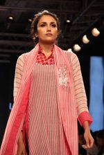 Model walks the ramp for Mayank and Shraddha Nigam Show at Lakme Fashion Week 2015 Day 2 on 19th March 2015 (91)_550c07c206804.JPG