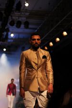 Model walks the ramp for Raghavendra Rathore Show at Lakme Fashion Week 2015 Day 2 on 19th March 2015 (94)_550c0b21af2a5.JPG