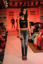 Sarah Jane Dias walks the ramp for Killer and Easies Show at Lakme Fashion Week 2015 Day 2 on 19th March 2015 (10)_550c0617e51d2.JPG
