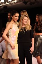 Shraddha Kapoor walks the ramp for Jabong Presents Miss Bennett London Show at Lakme Fashion Week 2015 Day 2 on 19th March 2015 (454 (511)_550c06533ad14.JPG