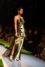 Model walk the ramp at Gauri Khan_s show for Satya Paul at LFW 2015 Day 3 on 20th March 2015 (361)_550d5bce6f576.JPG