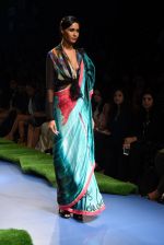 Model walk the ramp at Gauri Khan_s show for Satya Paul at LFW 2015 Day 3 on 20th March 2015 (405)_550d5c14495ba.JPG