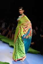 Model walk the ramp at Gauri Khan_s show for Satya Paul at LFW 2015 Day 3 on 20th March 2015 (459)_550d5c68c131d.JPG