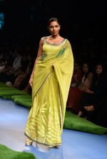 Model walk the ramp at Gauri Khan_s show for Satya Paul at LFW 2015 Day 3 on 20th March 2015 (465)_550d5c728d22b.JPG