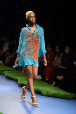Model walk the ramp at Gauri Khan_s show for Satya Paul at LFW 2015 Day 3 on 20th March 2015 (489)_550d5c96c6f6f.JPG