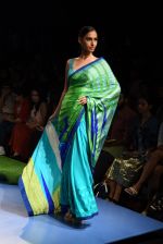 Model walk the ramp at Gauri Khan_s show for Satya Paul at LFW 2015 Day 3 on 20th March 2015 (498)_550d5ca56912d.JPG