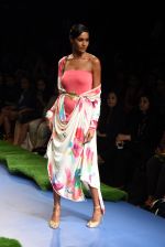 Model walk the ramp at Gauri Khan_s show for Satya Paul at LFW 2015 Day 3 on 20th March 2015 (521)_550d5ccced483.JPG