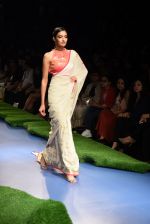 Model walk the ramp at Gauri Khan_s show for Satya Paul at LFW 2015 Day 3 on 20th March 2015 (542)_550d5ce44b513.JPG