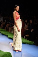 Model walk the ramp at Gauri Khan_s show for Satya Paul at LFW 2015 Day 3 on 20th March 2015 (544)_550d5ce6a4c77.JPG