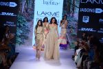 Esha Gupta walk the ramp for Arpita Mehta Show at Lakme Fashion Week 2015 Day 4 on 21st March 2015 (41)_550ec5672719c.JPG
