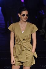 Kalki Koechlin at Quirkbox Show at Lakme Fashion Week 2015 Day 3 on 20th March 2015 (20)_550e8be212562.JPG