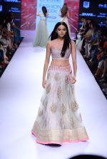 Model walk the ramp for Anushree Reddy Show at Lakme Fashion Week 2015 Day 4 on 21st March 2015 (122)_550ec60d7d9a1.JPG