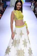 Model walk the ramp for Anushree Reddy Show at Lakme Fashion Week 2015 Day 4 on 21st March 2015 (77)_550ec58b35d95.JPG