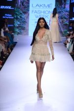 Model walk the ramp for Arpita Mehta Show at Lakme Fashion Week 2015 Day 4 on 21st March 2015 (25)_550ec585dc47d.JPG