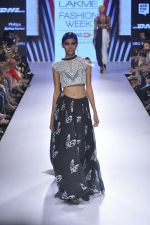 Model walk the ramp for Babita M Show at Lakme Fashion Week 2015 Day 3 on 20th March 2015 (70)_550e8f08d7562.JPG