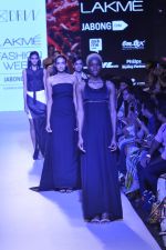 Model walk the ramp for DRVV Show at Lakme Fashion Week 2015 Day 3 on 20th March 2015 (124)_550e8f587dc87.JPG