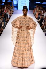Model walk the ramp for Payal Singhal Show at Lakme Fashion Week 2015 Day 4 on 21st March 2015  (10)_550ec6c0403bd.JPG