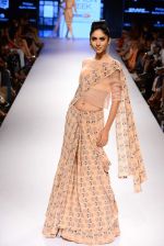 Model walk the ramp for Payal Singhal Show at Lakme Fashion Week 2015 Day 4 on 21st March 2015  (35)_550ec766c3b91.JPG