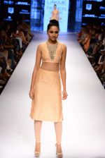 Model walk the ramp for Payal Singhal Show at Lakme Fashion Week 2015 Day 4 on 21st March 2015  (66)_550ec7cfcc38c.JPG