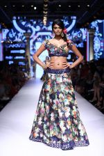Model walk the ramp for Suneet Varma Show at Lakme Fashion Week 2015 Day 4 on 21st March 2015 (106)_550ea88925e5f.JPG