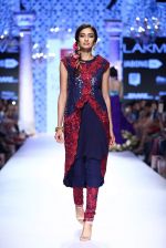 Model walk the ramp for Suneet Varma Show at Lakme Fashion Week 2015 Day 4 on 21st March 2015 (161)_550ea902522a4.JPG
