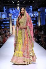 Model walk the ramp for Suneet Varma Show at Lakme Fashion Week 2015 Day 4 on 21st March 2015 (201)_550ea960079f3.JPG