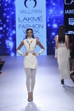Model walk the ramp for Valliyan by Nitya Show at Lakme Fashion Week 2015 Day 3 on 20th March 2015 (64)_550e8cbfaf2ba.JPG