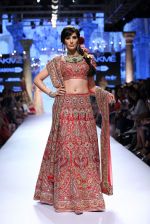 Nargis Fakhri walk the ramp for Suneet Varma Show at Lakme Fashion Week 2015 Day 4 on 21st March 2015 (27)_550ea8a666c17.JPG