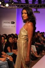 Carol Gracias walk the ramp for Vernadah Show at Lakme Fashion Week 2015 Day 5 on 22nd March 2015 (100)_550ff591d5e20.jpg