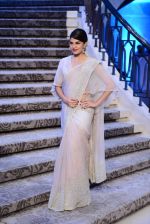 Jacqueline Fernandez at Anamika Khanna Grand Finale Show at Lakme Fashion Week 2015 Day 5 on 22nd March 2015  (72)_550fdffd81777.JPG