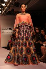 Karisma Kapoor walk the ramp for Neha Aggarwal Show at Lakme Fashion Week 2015 Day 5 on 22nd March 2015 (10)_550ff51d2d7cc.JPG