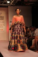 Karisma Kapoor walk the ramp for Neha Aggarwal Show at Lakme Fashion Week 2015 Day 5 on 22nd March 2015 (4)_550ff5131e9b8.JPG