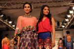 Karisma Kapoor walk the ramp for Neha Aggarwal Show at Lakme Fashion Week 2015 Day 5 on 22nd March 2015 (50)_550ff54d5563a.JPG