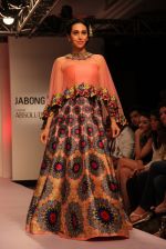 Karisma Kapoor walk the ramp for Neha Aggarwal Show at Lakme Fashion Week 2015 Day 5 on 22nd March 2015 (7)_550ff5177e3d8.JPG