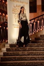 Model walk the ramp for Anamika Khanna Grand Finale Show at Lakme Fashion Week 2015 Day 5 on 22nd March 2015  (114)_550fe0eb98a04.JPG
