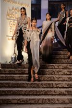 Model walk the ramp for Anamika Khanna Grand Finale Show at Lakme Fashion Week 2015 Day 5 on 22nd March 2015  (95)_550fe0bf8662f.JPG