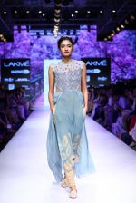 Model walk the ramp for Kunal Anil Tanna Show at Lakme Fashion Week 2015 Day 5 on 22nd March 2015 (26)_550fdc0c4fa96.JPG