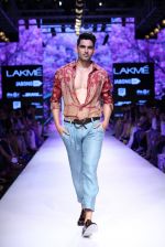 Model walk the ramp for Kunal Anil Tanna Show at Lakme Fashion Week 2015 Day 5 on 22nd March 2015 (36)_550fdc1fd0b27.JPG