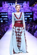 Model walk the ramp for Kunal Anil Tanna Show at Lakme Fashion Week 2015 Day 5 on 22nd March 2015 (42)_550fdc29b67a4.JPG