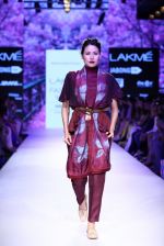 Model walk the ramp for Kunal Anil Tanna Show at Lakme Fashion Week 2015 Day 5 on 22nd March 2015 (50)_550fdc354f05e.JPG