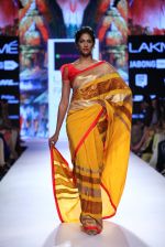 Model walk the ramp for Mandira Bedi Show at Lakme Fashion Week 2015 Day 5 on 22nd March 2015 (40)_550fdb2c279e4.JPG