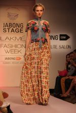 Model walk the ramp for Neha Aggarwal Show at Lakme Fashion Week 2015 Day 5 on 22nd March 2015 (50)_550ff52f777a5.JPG