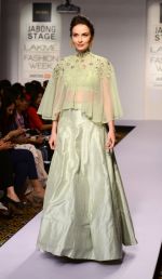 Model walk the ramp for Ridhi Mehra Show at Lakme Fashion Week 2015 Day 5 on 22nd March 2015 (211)_55100a945bd60.JPG