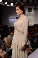 Model walk the ramp for Ridhi Mehra Show at Lakme Fashion Week 2015 Day 5 on 22nd March 2015 (43)_551009767f065.JPG